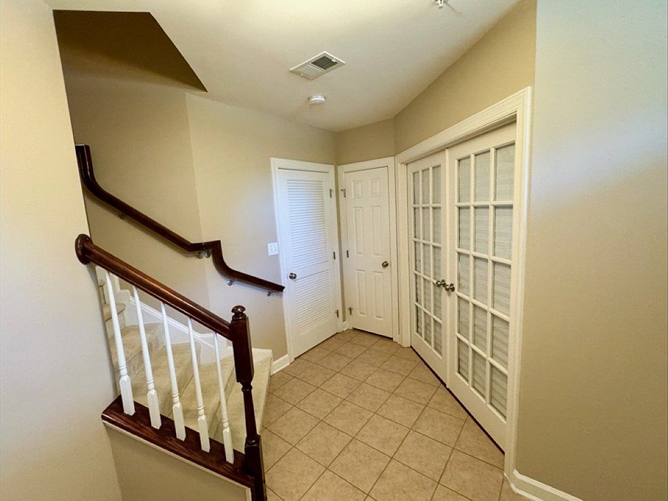Foyer (lower level)