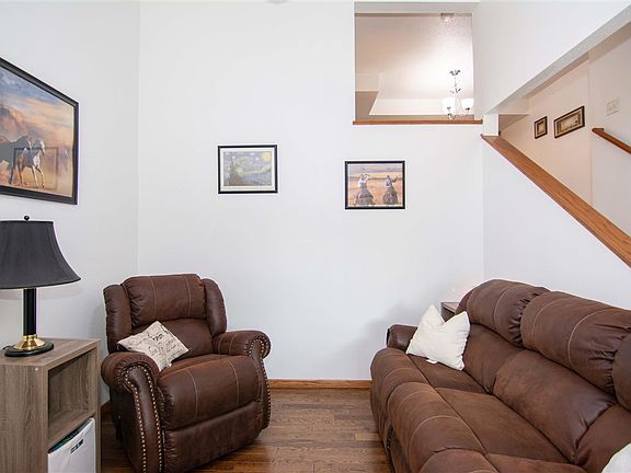 5th image of 437 W Zeller St