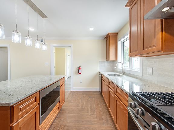 4th image of 67 Harrison St Floor 2