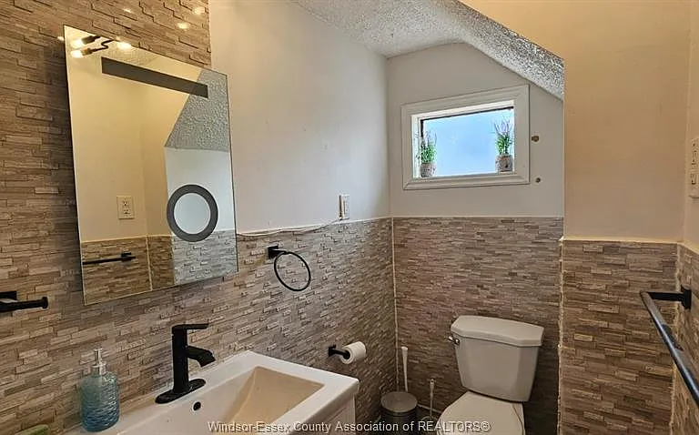 1141 Howard Ave #UPPER — Photo 8