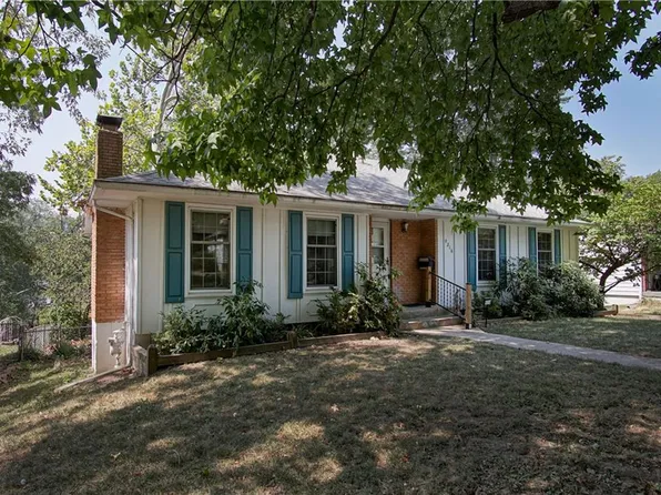 9216 Moody Park Dr, Overland Park, KS 66212