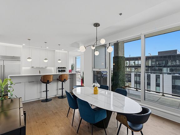 3rd image of 101 Rue Peel #2203