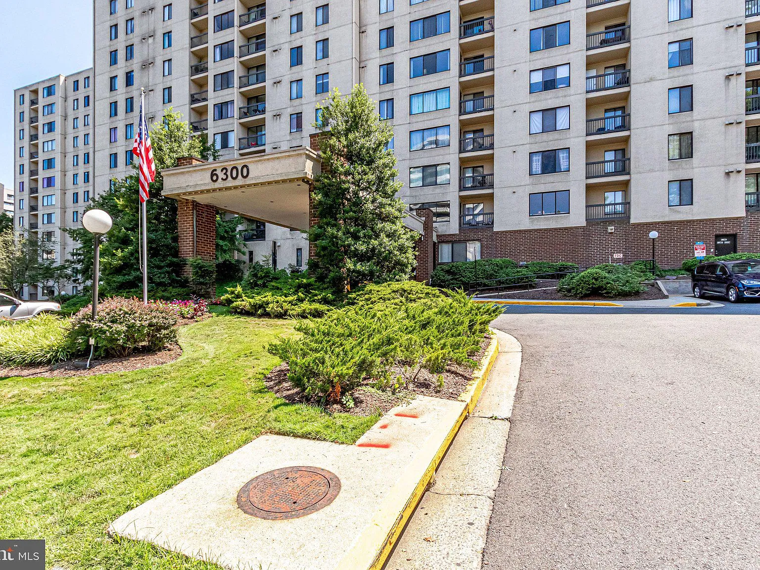 2 bed, 2.0 bath, 1049 sqft, $2,000 — Photo 2
