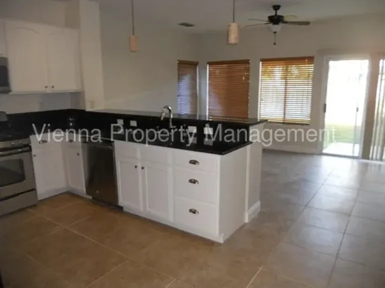 18 Striped Moss Ct — Photo 6