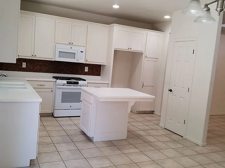 1414 Blueberry Ave — Photo 3