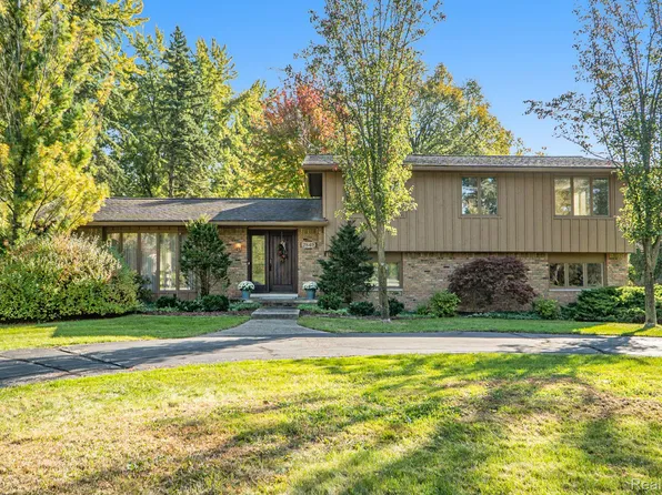 2849 W Wattles Rd, Troy, MI 48098