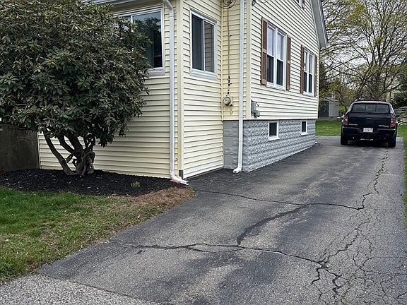 2nd image of 130 Monroe St