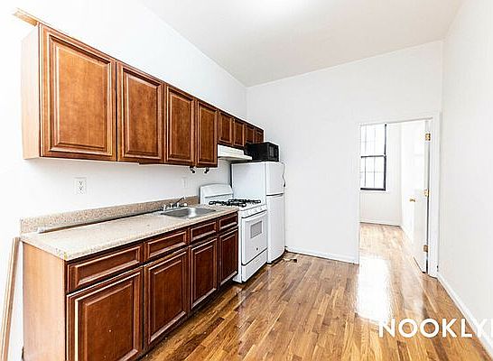5th image of 78 Starr St APT 1B
