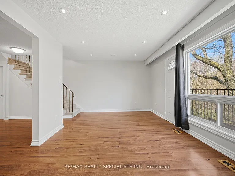 701 Burnhamthorpe Rd #106 — Photo 17