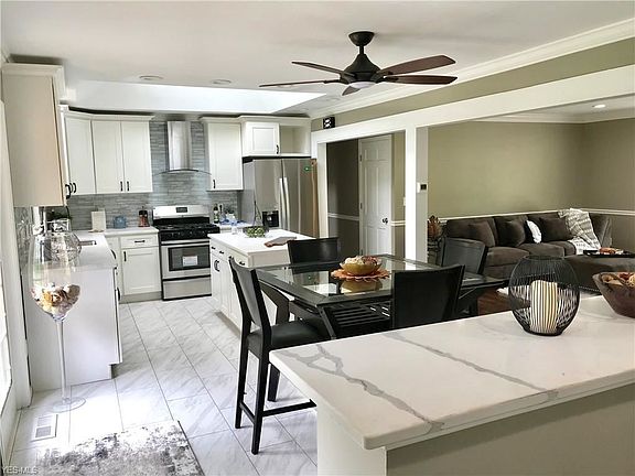 3rd image of 2419 Hollylane Dr