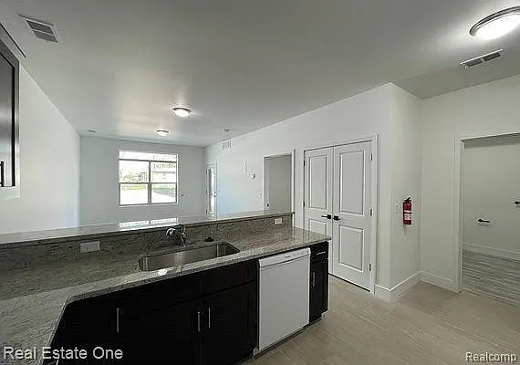 1 bed, 1.0 bath, 800 sqft, $1,375 — Photo 3