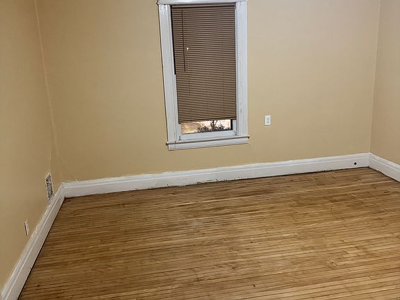 3rd image of 112 Flower Ave E #2