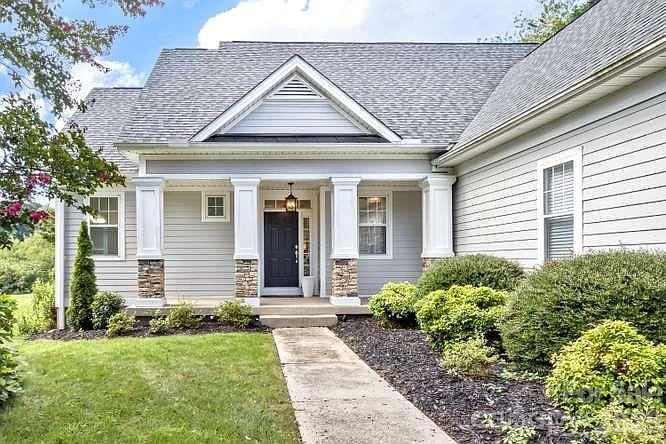 1st image of 634 Vista Falls Rd