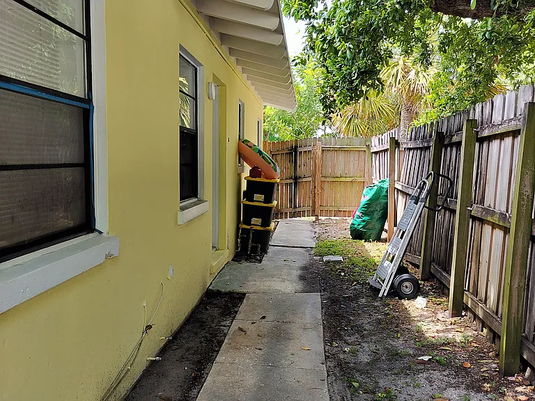 709 NE 7th St #2 — Photo 7