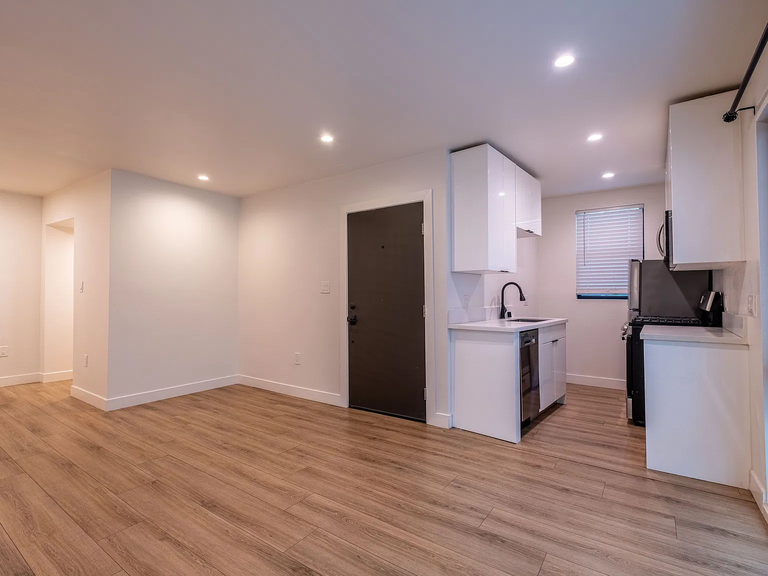1 bed, 570 sqft, $2,295 — Photo 3