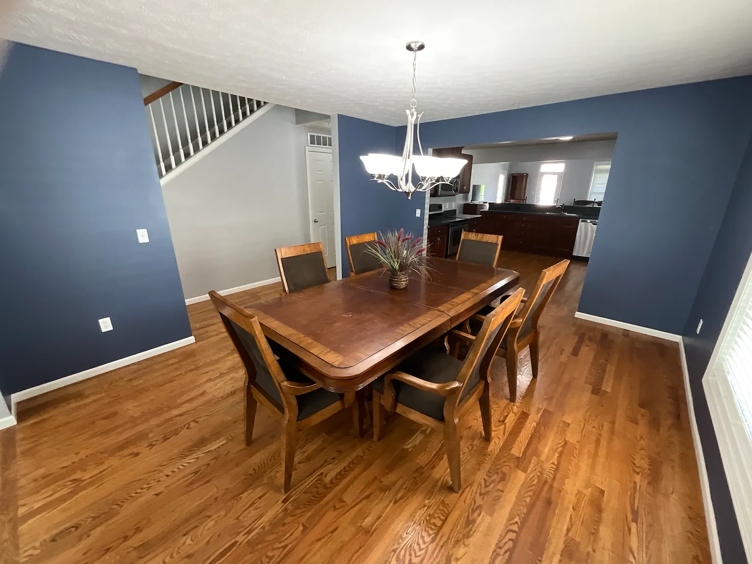 4 bed, 2.5 bath, 3500 sqft, $4,000 — Photo 4