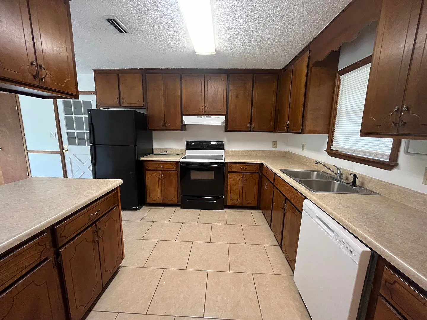 3438 Ashurst Drive, Valdosta, 3BR/2BA — Photo 3