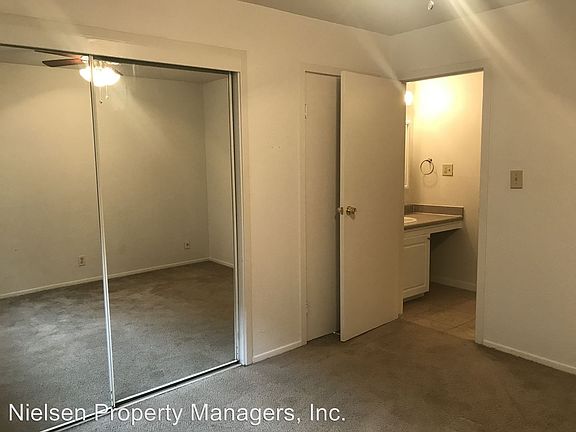 3rd image of 1823 H St APT D
