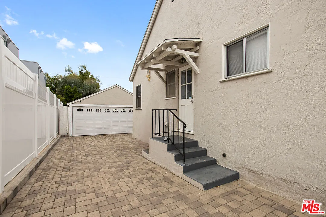 3 bed, 2.0 bath, 1462 sqft, $6,495 — Photo 4