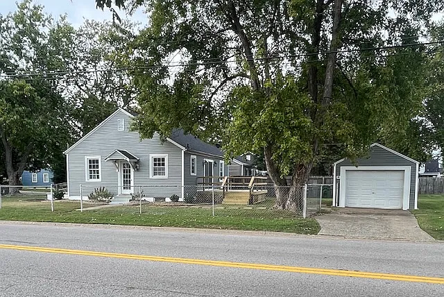 2331 Maple St — Photo 2