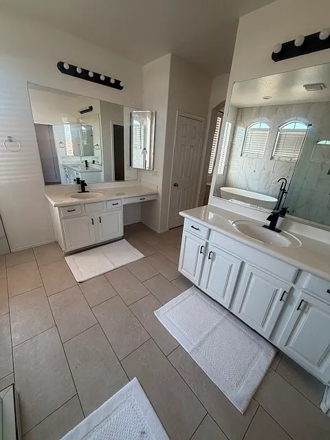 1 bed, 3100 sqft, $1,700 — Photo 3