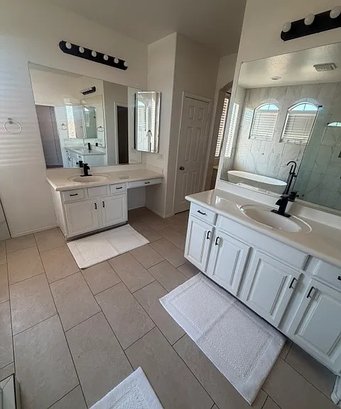 7009 S 57th Ave #1 — Photo 3