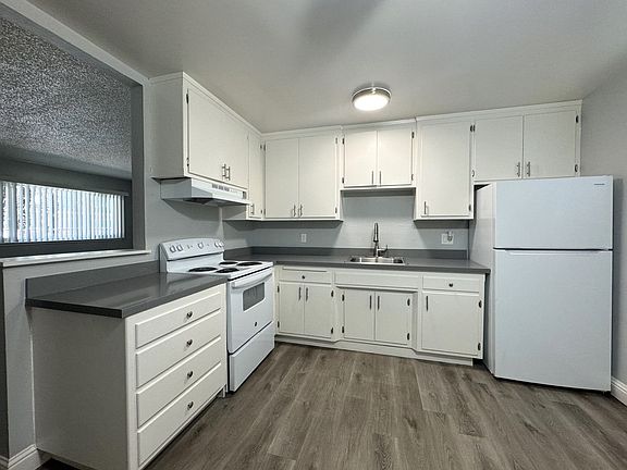 5th image of 2823-2831 El Camino Ave #2831-9