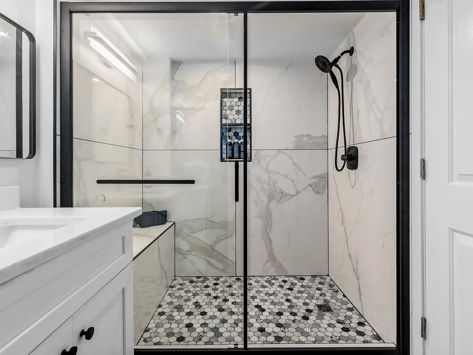 1 bed, 596 sqft, $1,300 — Photo 3