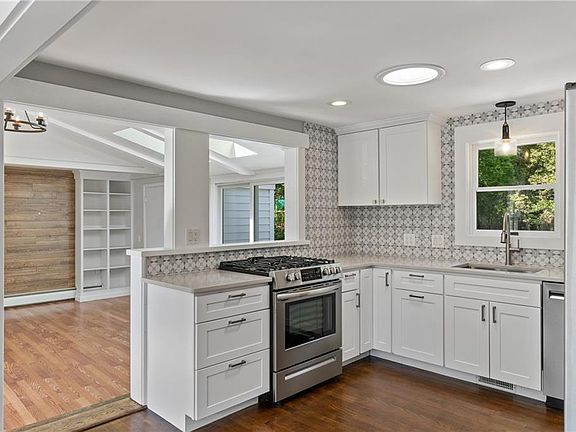 3rd image of 17 Kenson Dr