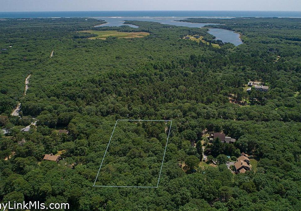 2nd image of 501 W Tisbury Rd