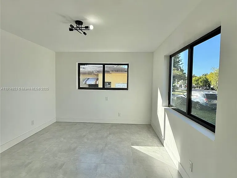 12615 N Miami Ave — Photo 34