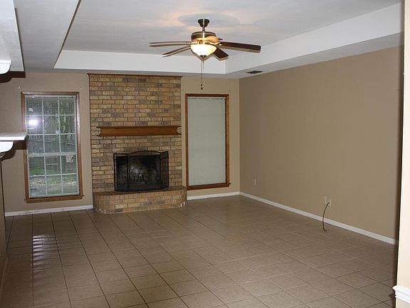 Livingroom and fireplace