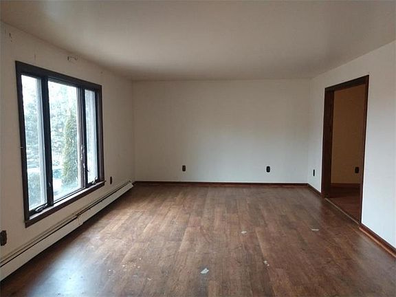 5th image of 952 Peach St