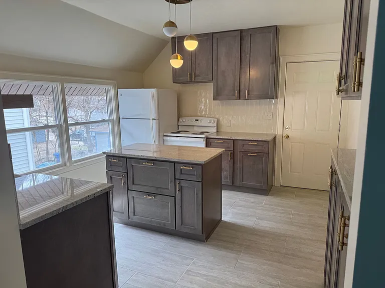 1618 Washington St NE — Photo 7