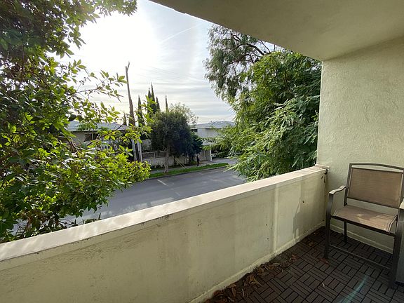5th image of 1339 Federal Ave APT 1