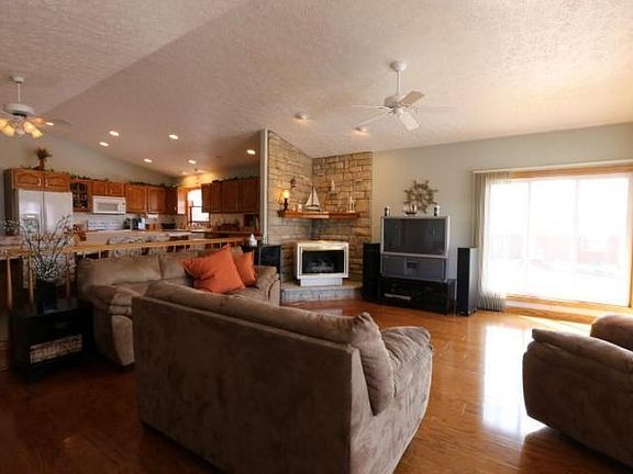 5th image of 3982 Apple Valley Dr