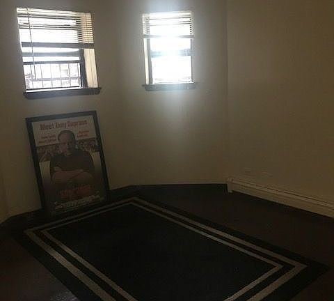 5th image of 5850 S King Dr