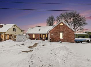 7277 Cardinal St, Algonac, MI 48001