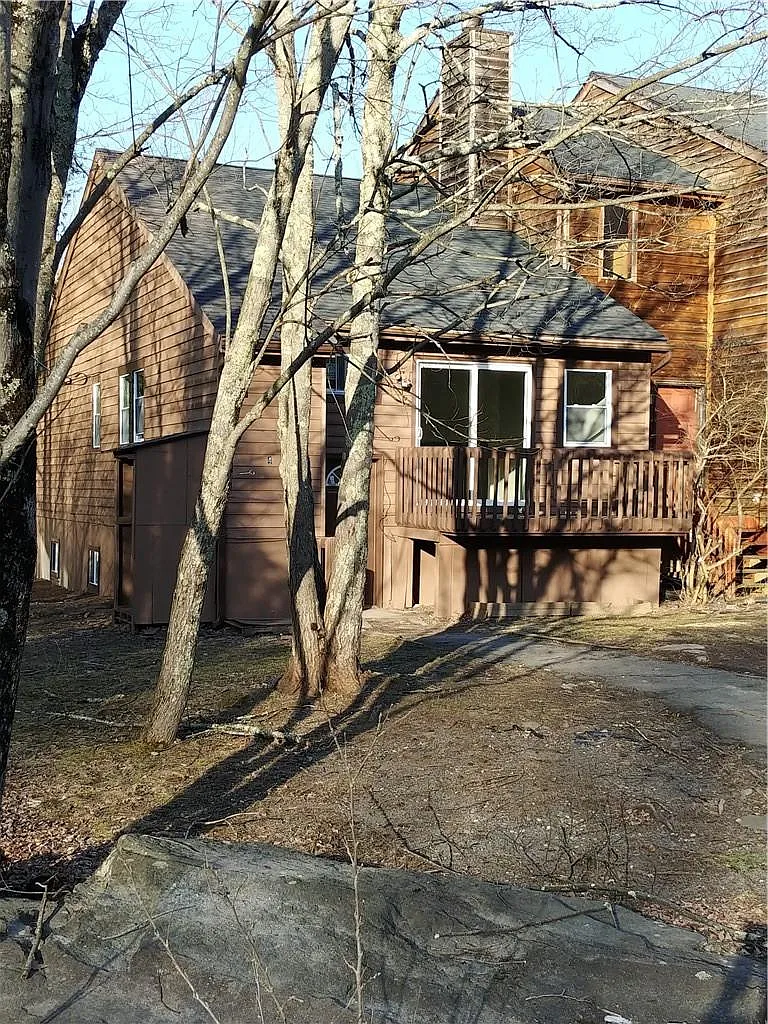 4 Edelweiss Drive photo 1