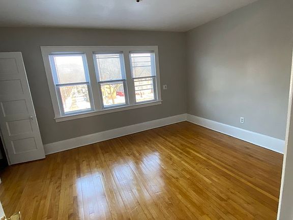 5th image of 301 E Howard Ave #3D1358449