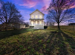 5 McKinley Ln, Poughkeepsie, NY 12601