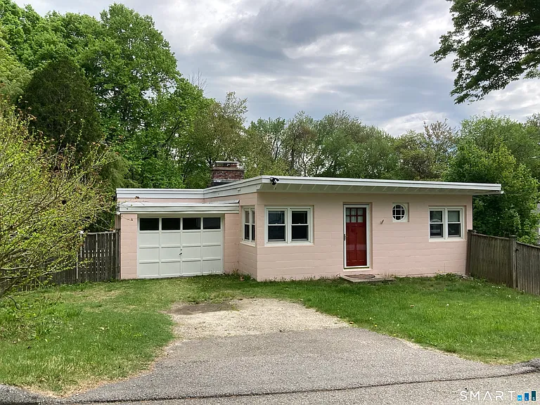 10 Phelps Ln — Photo 1