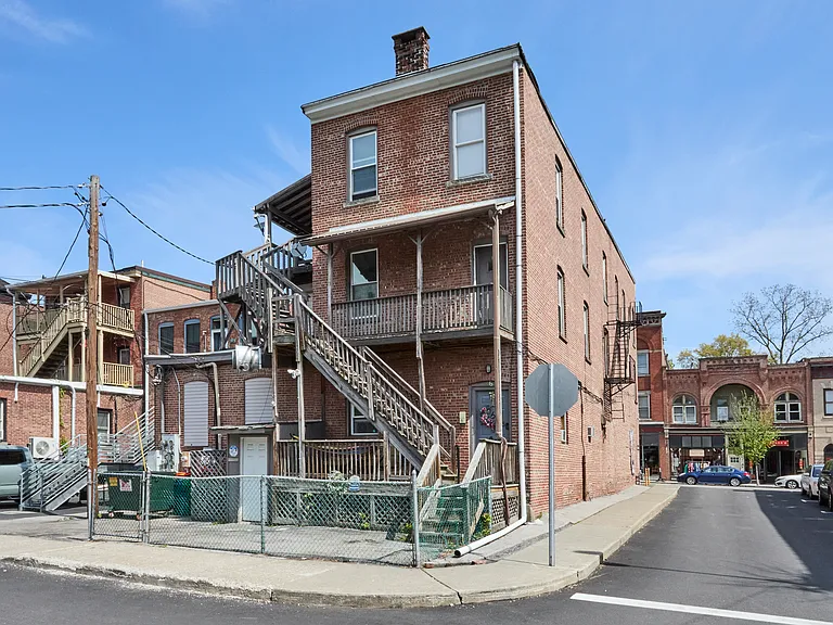 457 Main St #3 — Photo 12