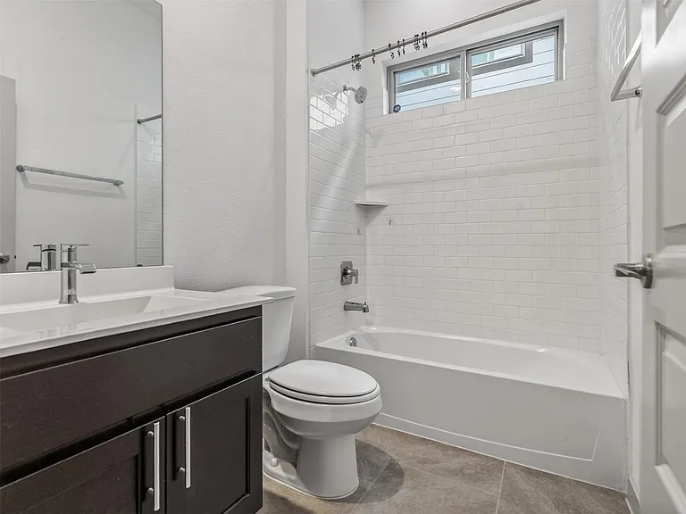 818 Kingwood Dr — Photo 11