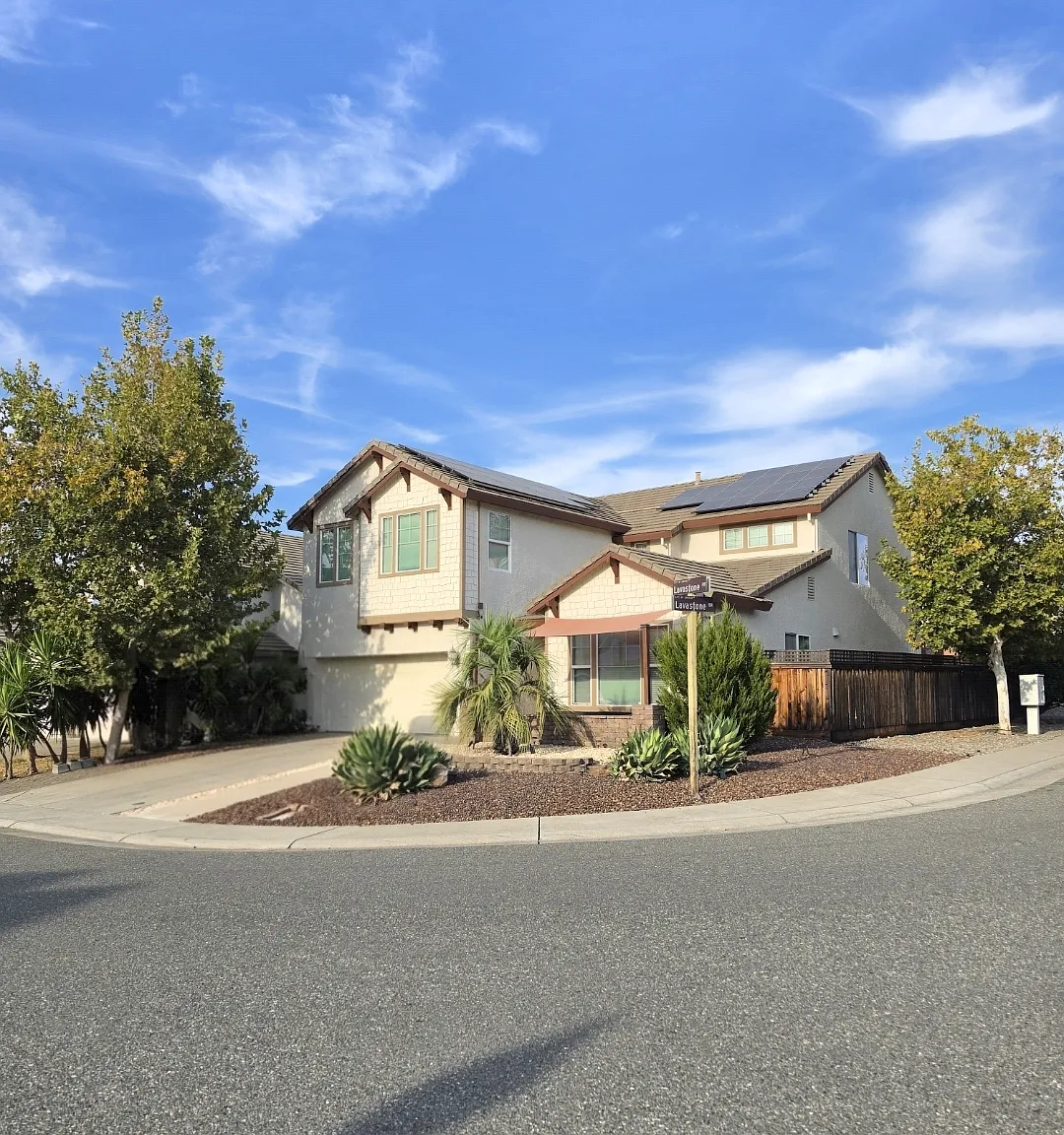 4 bed, 2898 sqft, $4,295 — Photo 2