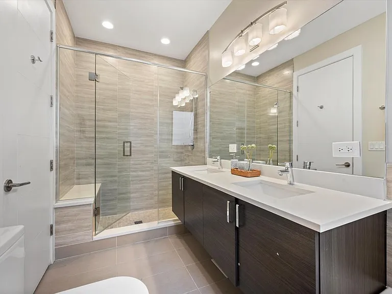 1349 N Leavitt St #1B — Photo 16