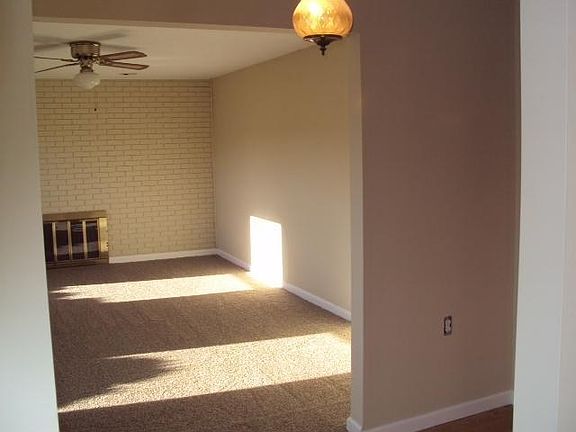 4th image of 70 Mary Ln