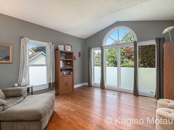 4th image of 2138 Woodlark Dr