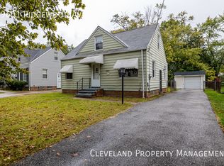 19601 Ridgewood Ave, Warrensville Heights, OH