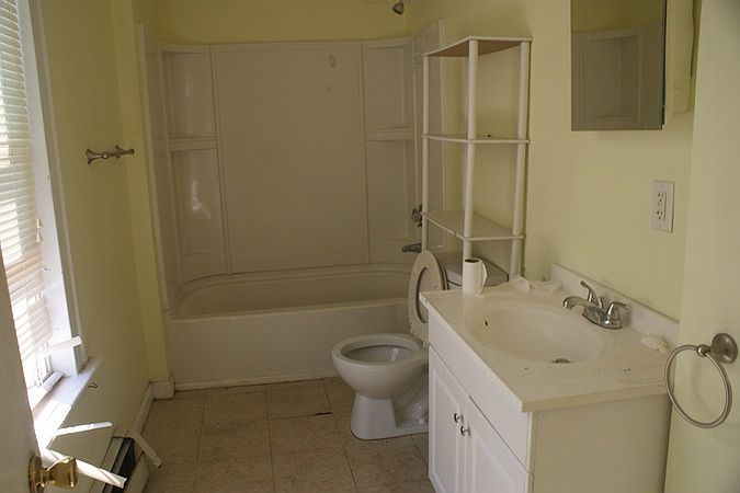 2nd image of 105 Burnside Ave APT 1